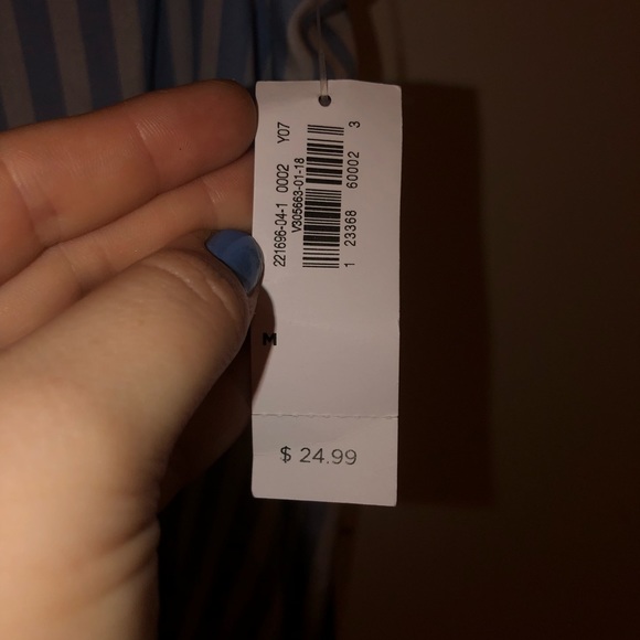 Curved Hem V Tank - Picture 3 of 5